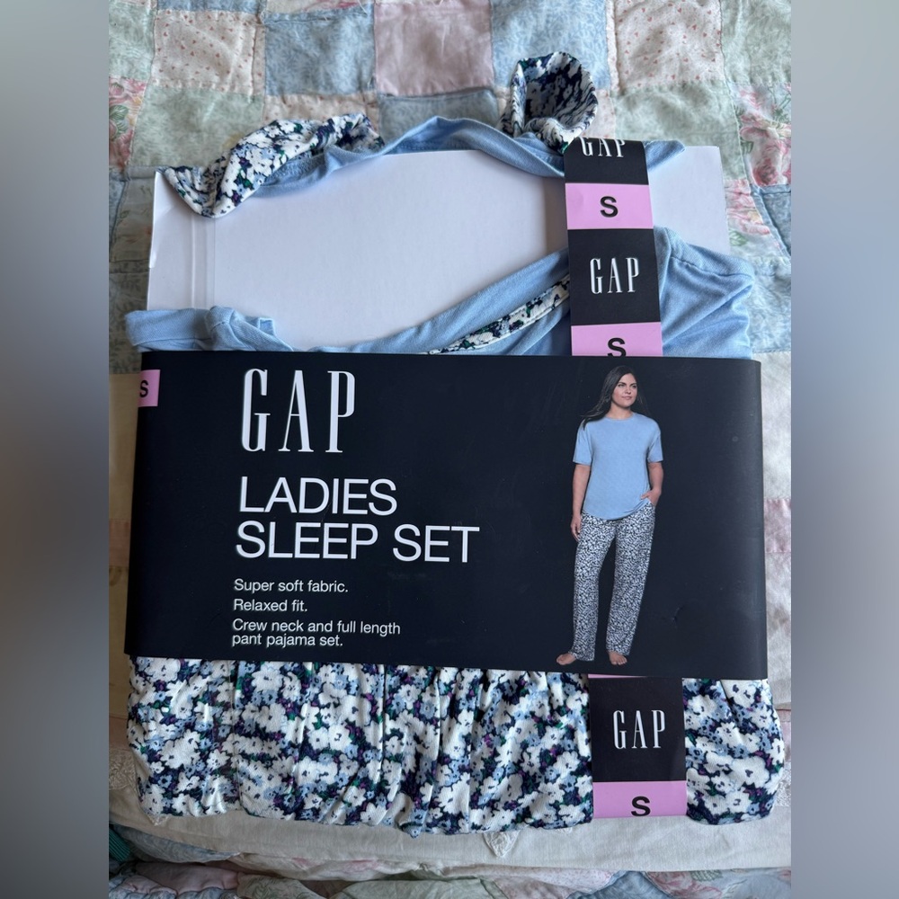 GAP Light Blue and White Floral Pajama Set